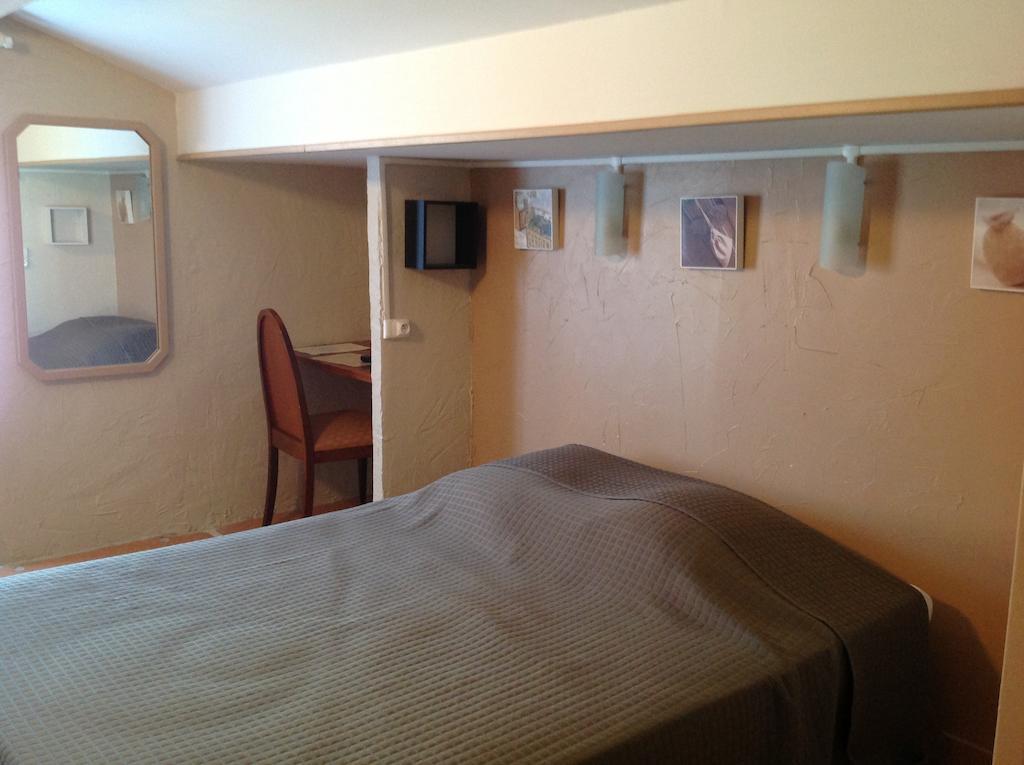 Hotel Restaurant Les Oliviers 2*